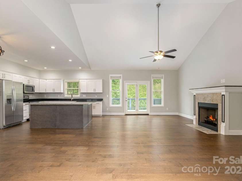 76 Tryon View Drive, Flat Rock, NC 28731.  MLS# CAR4252412, YatesRealty ID 9084. 