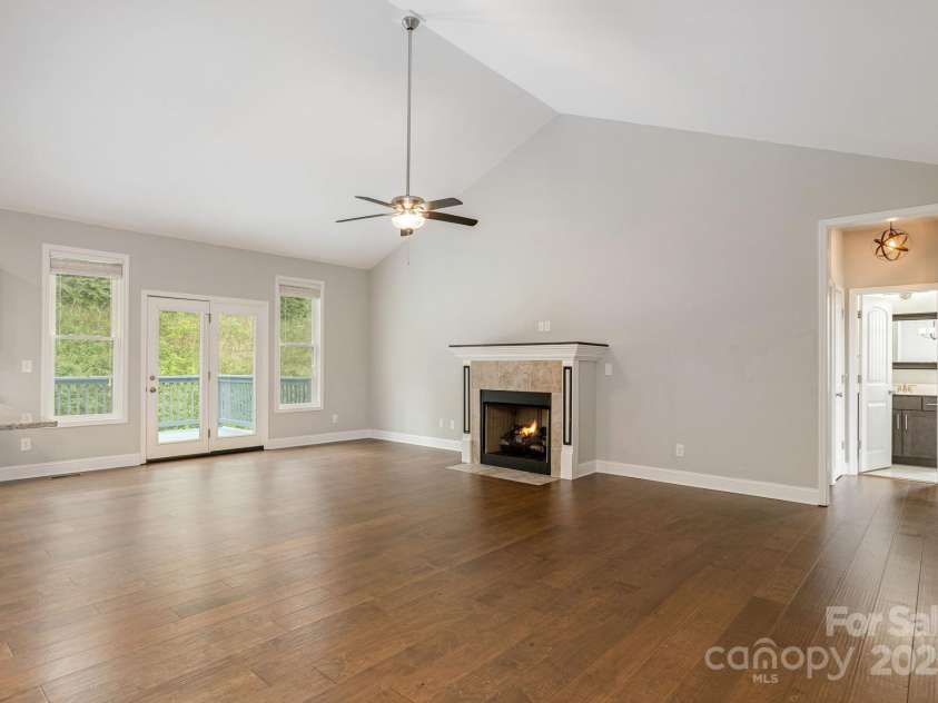 76 Tryon View Drive, Flat Rock, NC 28731.  MLS# CAR4252412, YatesRealty ID 9084. 