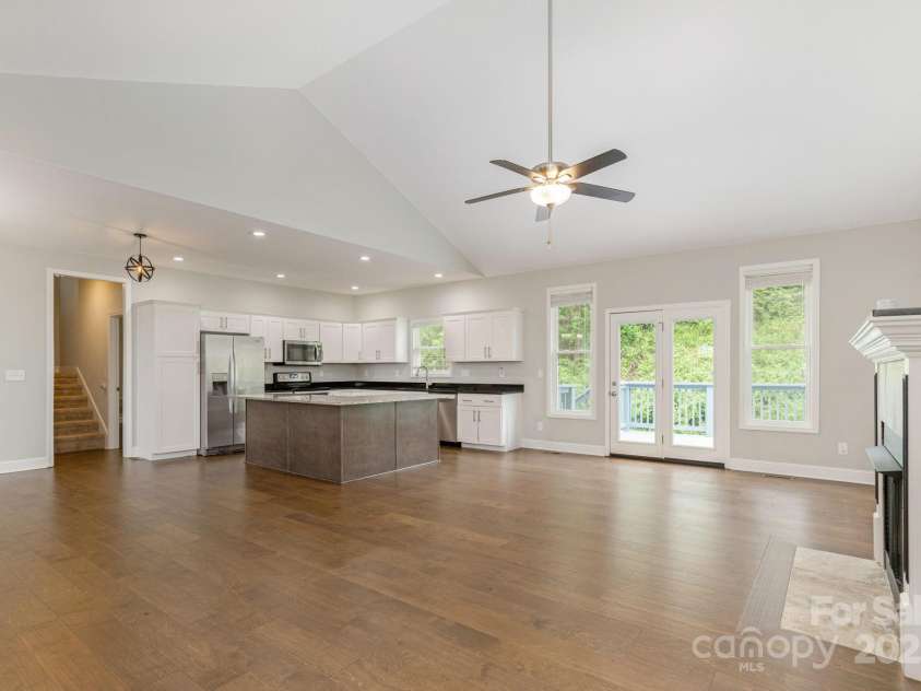 76 Tryon View Drive, Flat Rock, NC 28731.  MLS# CAR4252412, YatesRealty ID 9084. 
