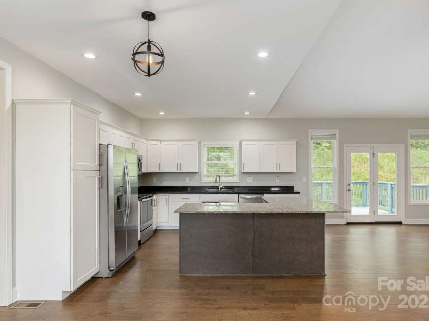 76 Tryon View Drive, Flat Rock, NC 28731.  MLS# CAR4252412, YatesRealty ID 9084. 