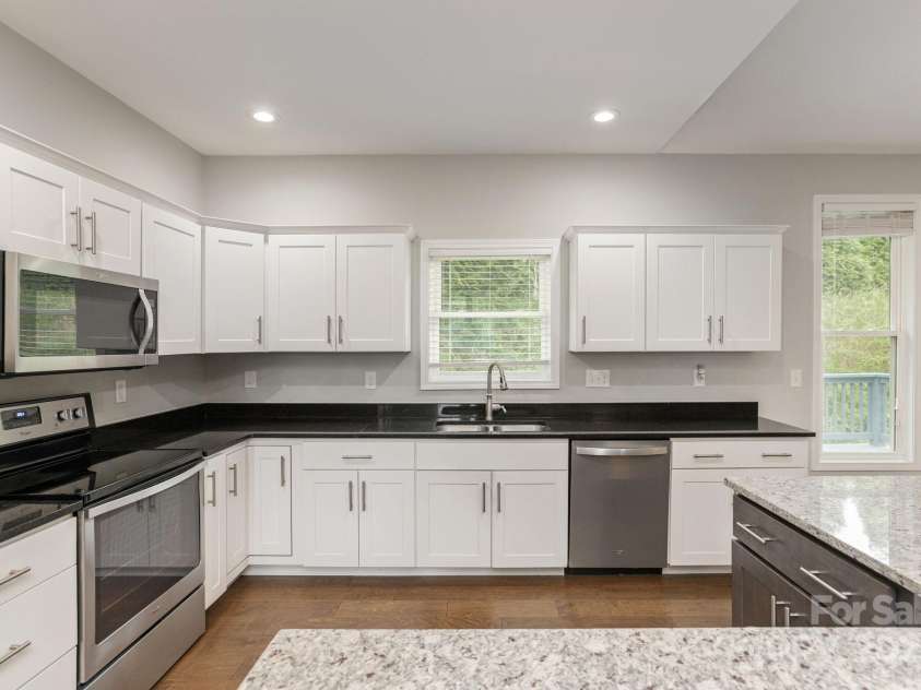 76 Tryon View Drive, Flat Rock, NC 28731.  MLS# CAR4252412, YatesRealty ID 9084. 