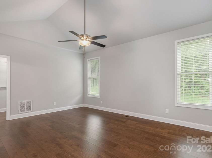 76 Tryon View Drive, Flat Rock, NC 28731.  MLS# CAR4252412, YatesRealty ID 9084. 