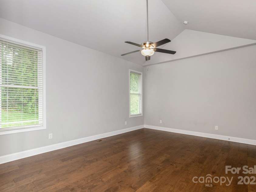76 Tryon View Drive, Flat Rock, NC 28731.  MLS# CAR4252412, YatesRealty ID 9084. 