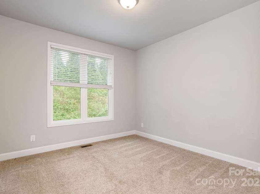 76 Tryon View Drive, Flat Rock, NC 28731.  MLS# CAR4252412, YatesRealty ID 9084. 