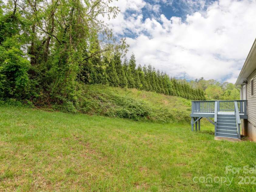 76 Tryon View Drive, Flat Rock, NC 28731.  MLS# CAR4252412, YatesRealty ID 9084. 