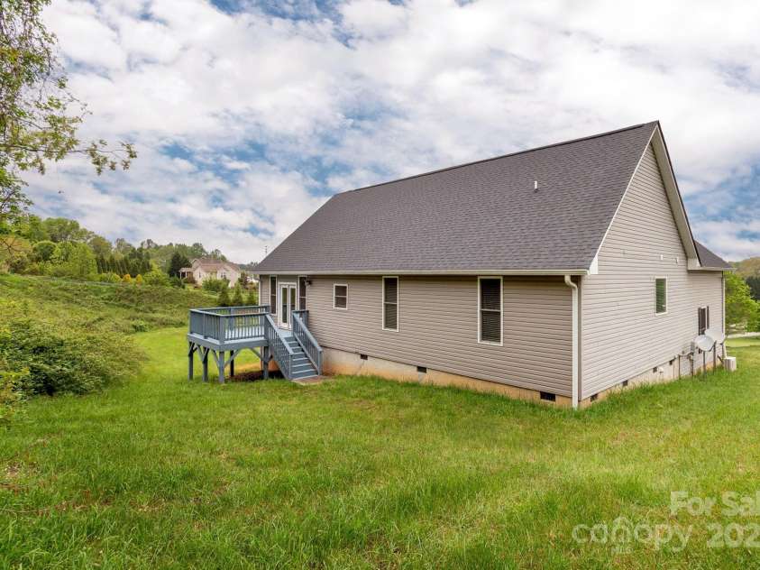 76 Tryon View Drive, Flat Rock, NC 28731.  MLS# CAR4252412, YatesRealty ID 9084. 