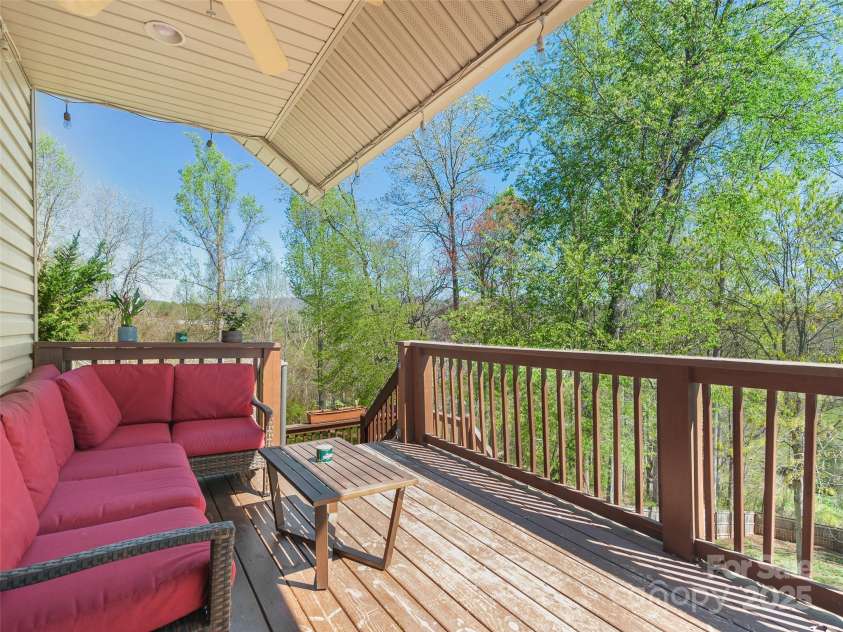 18 Birdsong Lane, Candler, NC 28715.  MLS# CAR4245745, YatesRealty ID 9085. 