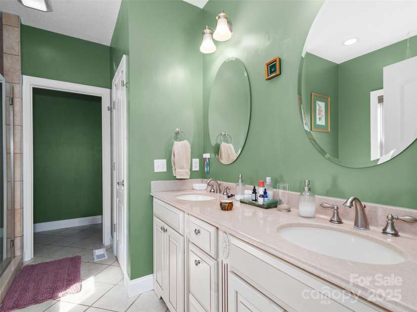 18 Birdsong Lane, Candler, NC 28715.  MLS# CAR4245745, YatesRealty ID 9085. 