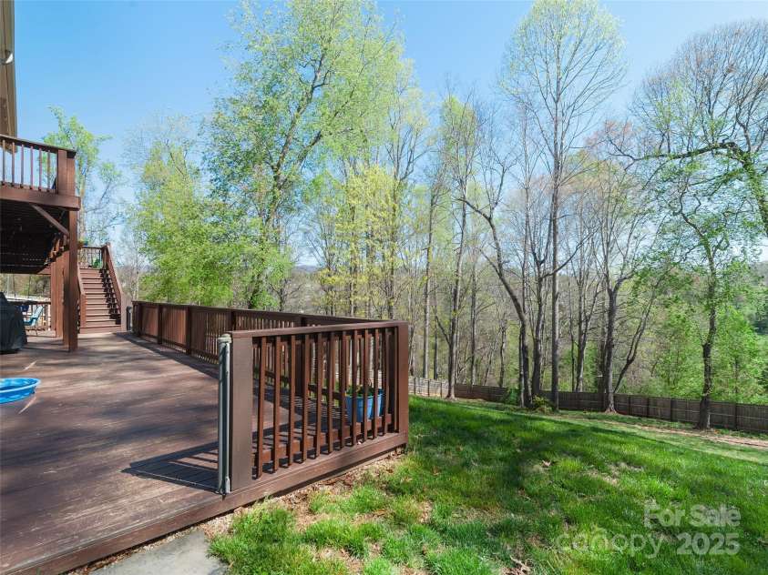 18 Birdsong Lane, Candler, NC 28715.  MLS# CAR4245745, YatesRealty ID 9085. 