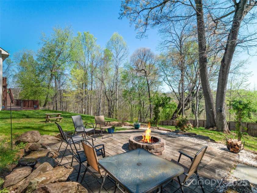18 Birdsong Lane, Candler, NC 28715.  MLS# CAR4245745, YatesRealty ID 9085. 