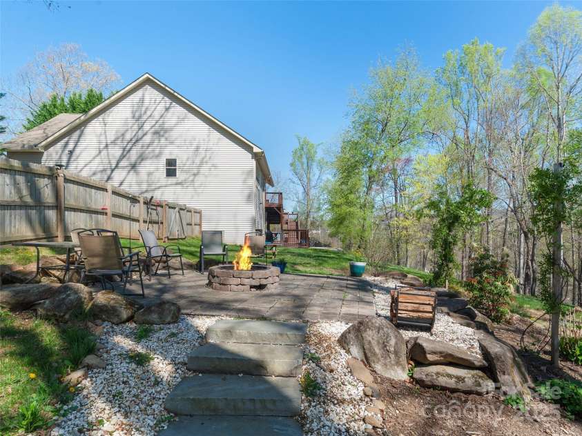 18 Birdsong Lane, Candler, NC 28715.  MLS# CAR4245745, YatesRealty ID 9085. 