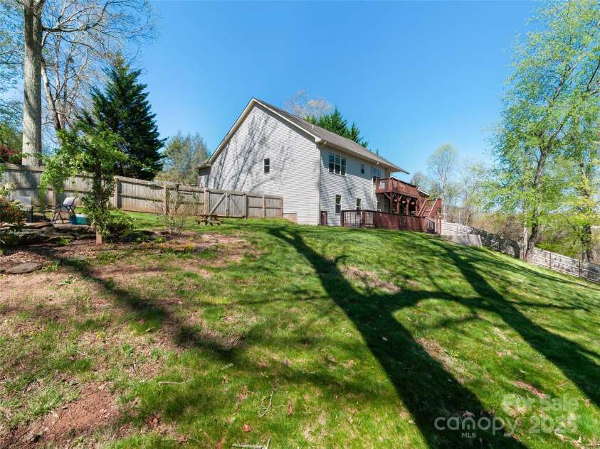 18 Birdsong Lane, Candler, NC 28715.  MLS# CAR4245745, YatesRealty ID 9085. 