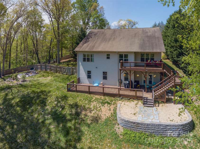 18 Birdsong Lane, Candler, NC 28715.  MLS# CAR4245745, YatesRealty ID 9085. 