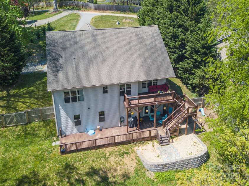 18 Birdsong Lane, Candler, NC 28715.  MLS# CAR4245745, YatesRealty ID 9085. 