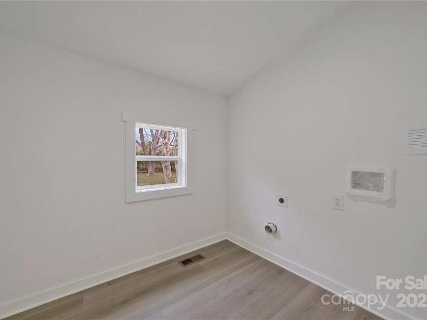 345 Grice Street, Shelby, NC 28150.  MLS# CAR4227254, YatesRealty ID 9086. Spacious Laundry Room and Mudroom