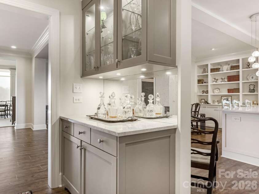 2633 Richardson Drive, Charlotte, NC 28211.  MLS# CAR4359370, YatesRealty ID 9088. Butlers Pantry