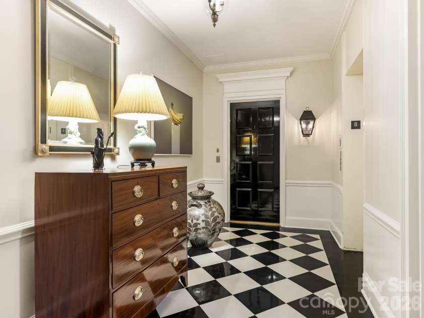 2633 Richardson Drive, Charlotte, NC 28211.  MLS# CAR4359370, YatesRealty ID 9088. Entry Hall