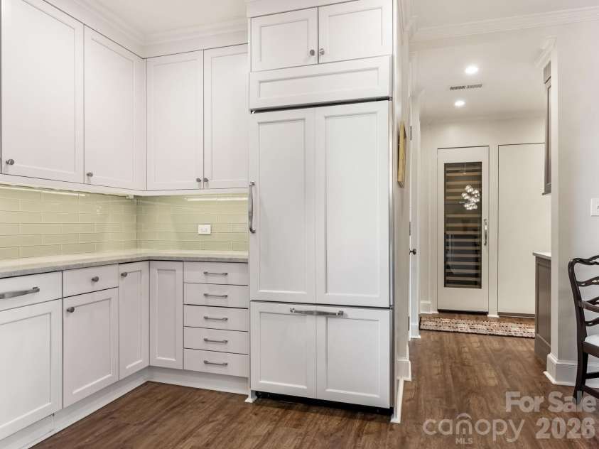 2633 Richardson Drive, Charlotte, NC 28211.  MLS# CAR4359370, YatesRealty ID 9088. Kitchen