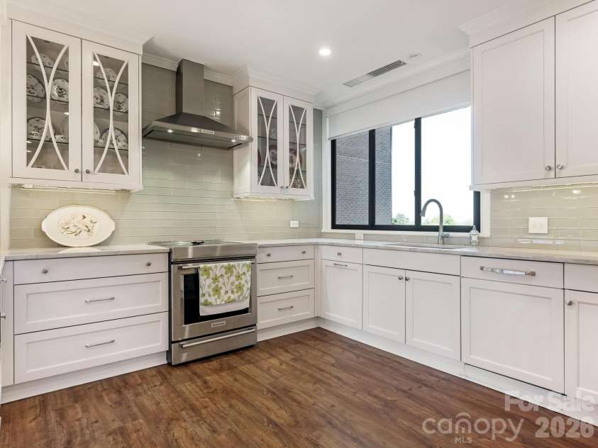 2633 Richardson Drive, Charlotte, NC 28211.  MLS# CAR4359370, YatesRealty ID 9088. Kitchen