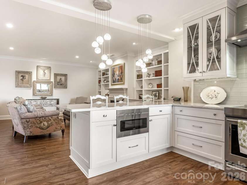 2633 Richardson Drive, Charlotte, NC 28211.  MLS# CAR4359370, YatesRealty ID 9088. Kitchen