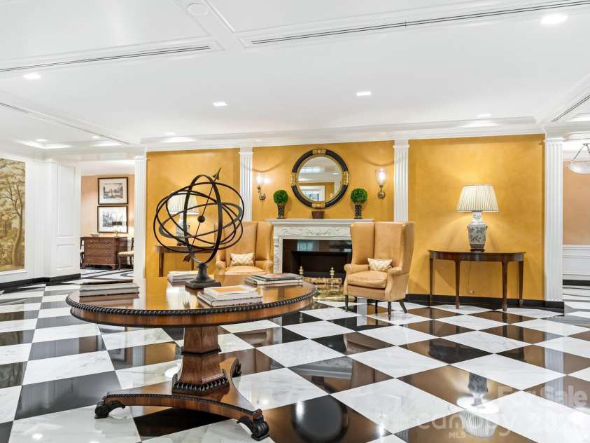 2633 Richardson Drive, Charlotte, NC 28211.  MLS# CAR4359370, YatesRealty ID 9088. Lobby