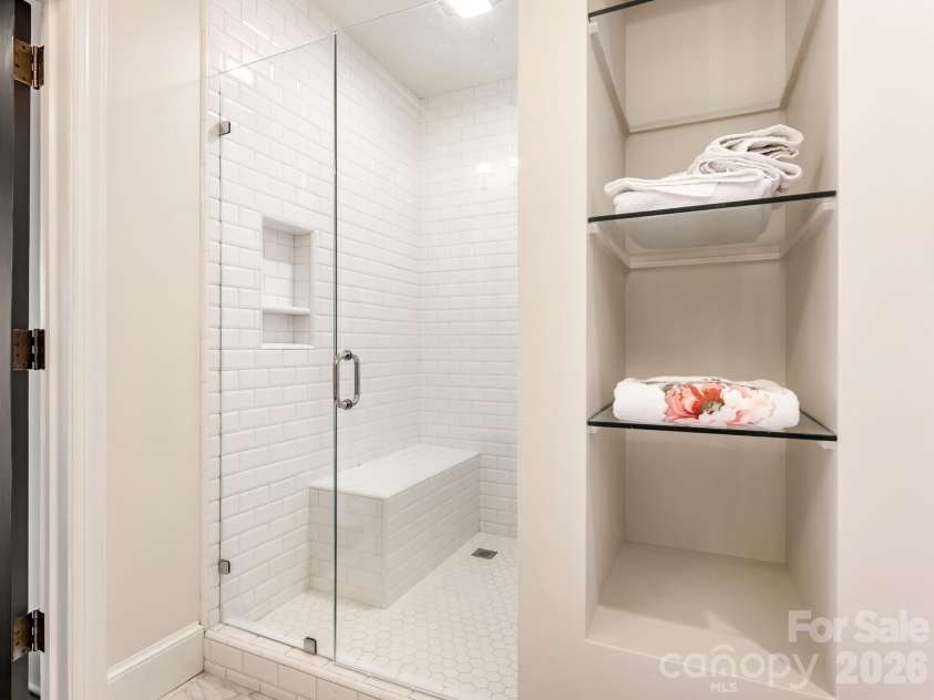 2633 Richardson Drive, Charlotte, NC 28211.  MLS# CAR4359370, YatesRealty ID 9088. Primary Bath
