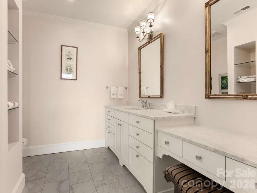 2633 Richardson Drive, Charlotte, NC 28211.  MLS# CAR4359370, YatesRealty ID 9088. Primary Bath