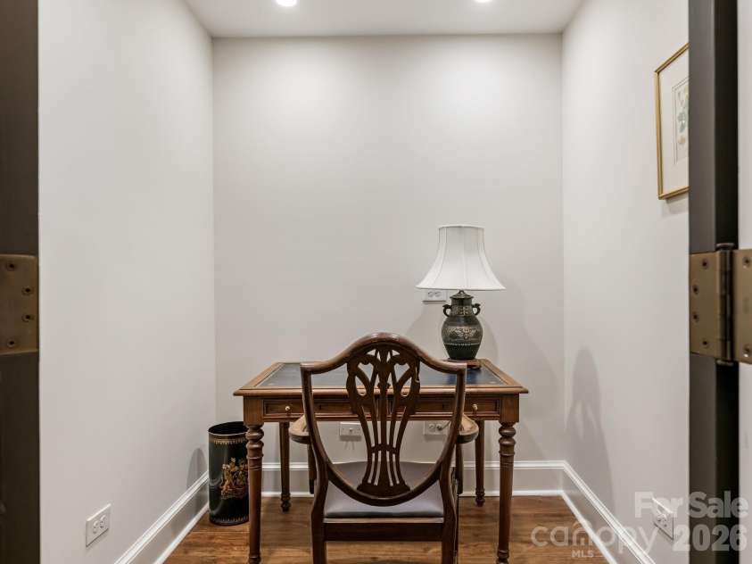 2633 Richardson Drive, Charlotte, NC 28211.  MLS# CAR4359370, YatesRealty ID 9088. Study