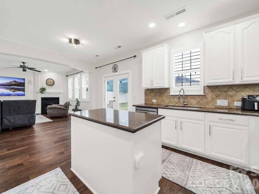 10416 Alvarado Way, Charlotte, NC 28277.  MLS# CAR4342217, YatesRealty ID 9089. 