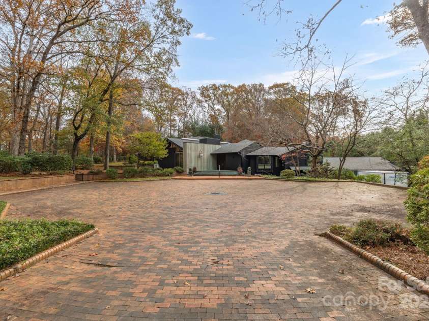 2850 Galsworthy Drive, Winston Salem, NC 27106.  MLS# CAR4202756, YatesRealty ID 909. 