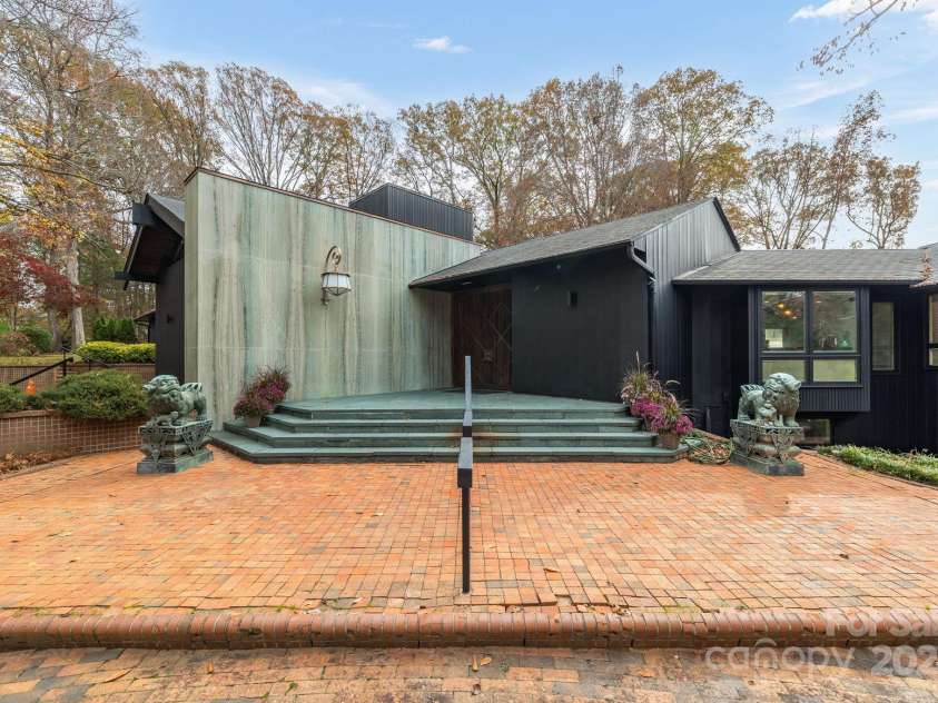 2850 Galsworthy Drive, Winston Salem, NC 27106.  MLS# CAR4202756, YatesRealty ID 909. 