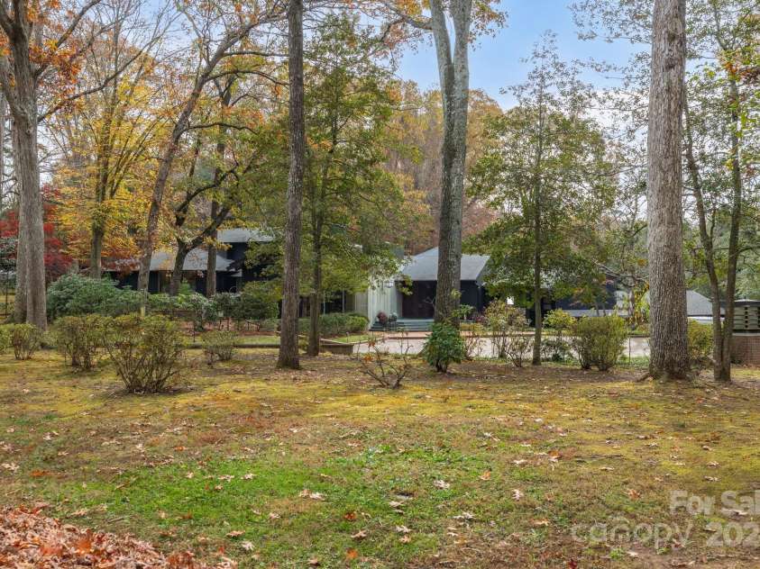 2850 Galsworthy Drive, Winston Salem, NC 27106.  MLS# CAR4202756, YatesRealty ID 909. 