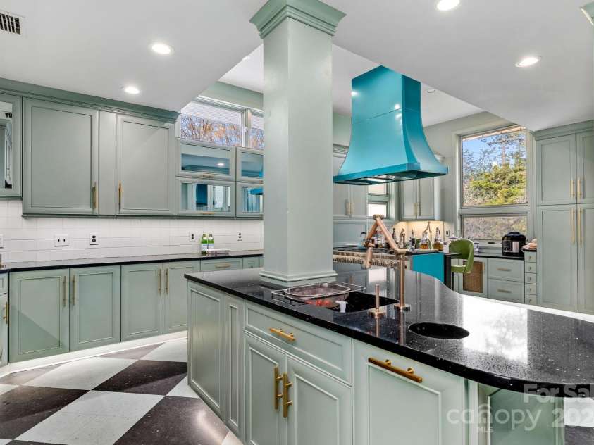 2850 Galsworthy Drive, Winston Salem, NC 27106.  MLS# CAR4202756, YatesRealty ID 909. 