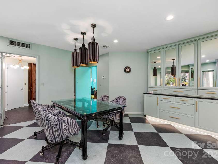 2850 Galsworthy Drive, Winston Salem, NC 27106.  MLS# CAR4202756, YatesRealty ID 909. 