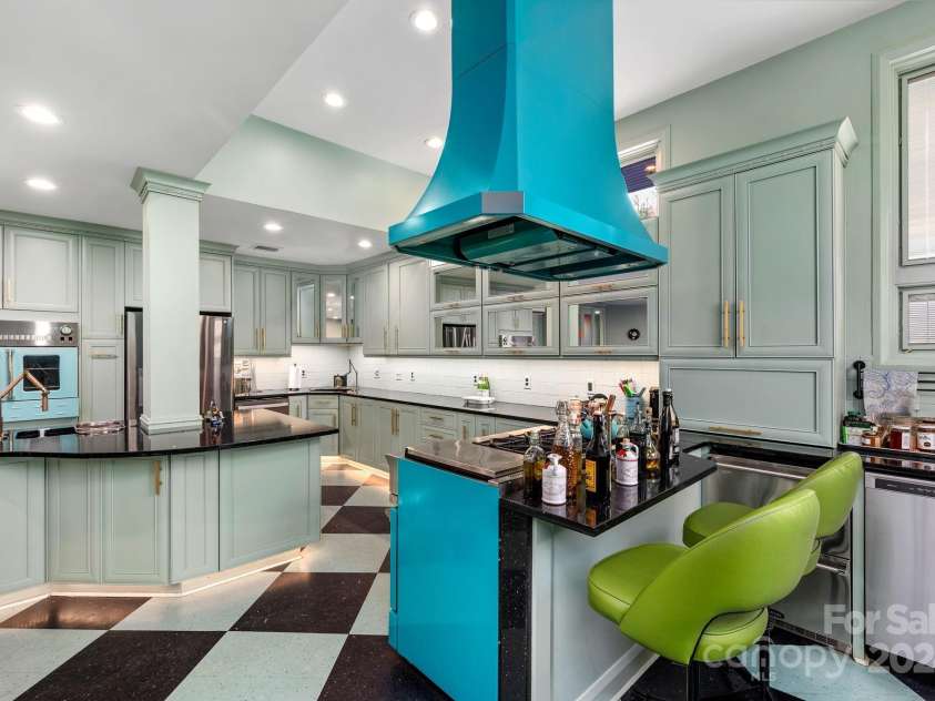 2850 Galsworthy Drive, Winston Salem, NC 27106.  MLS# CAR4202756, YatesRealty ID 909. 