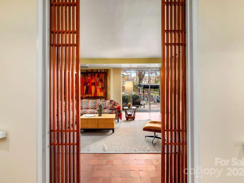 2850 Galsworthy Drive, Winston Salem, NC 27106.  MLS# CAR4202756, YatesRealty ID 909. 