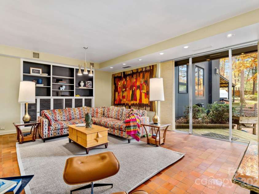 2850 Galsworthy Drive, Winston Salem, NC 27106.  MLS# CAR4202756, YatesRealty ID 909. 