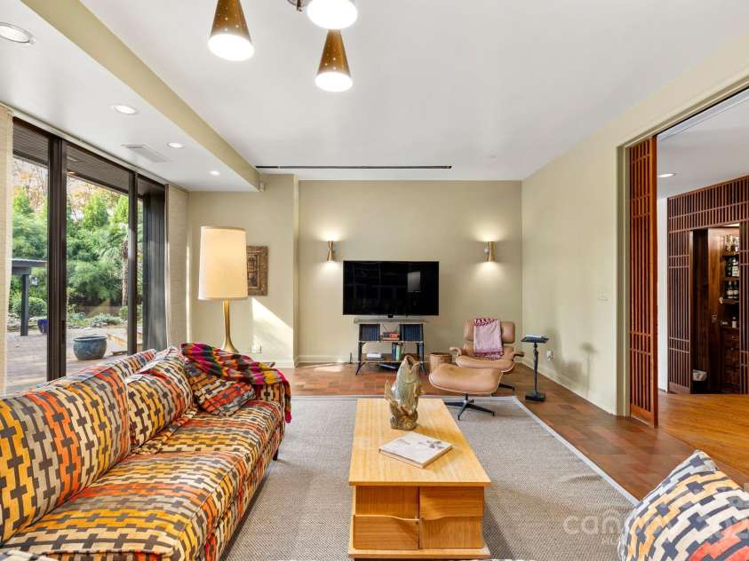 2850 Galsworthy Drive, Winston Salem, NC 27106.  MLS# CAR4202756, YatesRealty ID 909. 