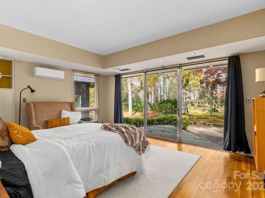 2850 Galsworthy Drive, Winston Salem, NC 27106.  MLS# CAR4202756, YatesRealty ID 909. 