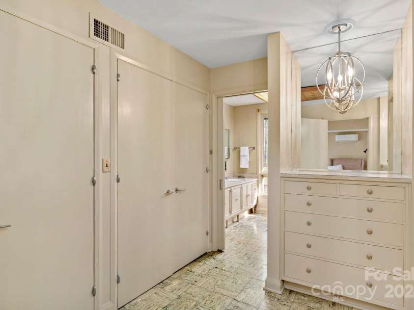 2850 Galsworthy Drive, Winston Salem, NC 27106.  MLS# CAR4202756, YatesRealty ID 909. 