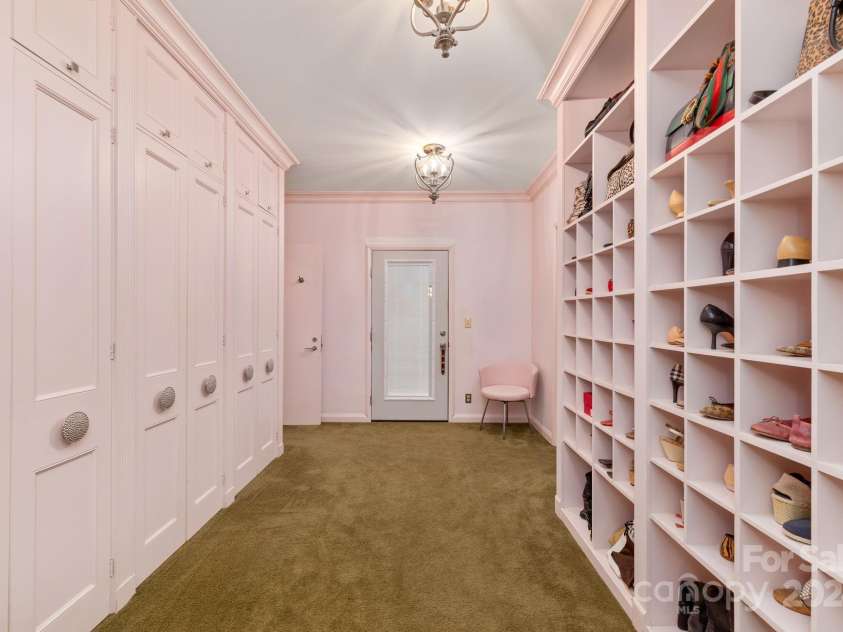 2850 Galsworthy Drive, Winston Salem, NC 27106.  MLS# CAR4202756, YatesRealty ID 909. 