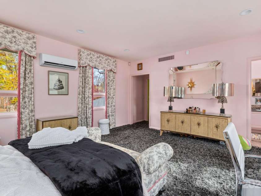 2850 Galsworthy Drive, Winston Salem, NC 27106.  MLS# CAR4202756, YatesRealty ID 909. 