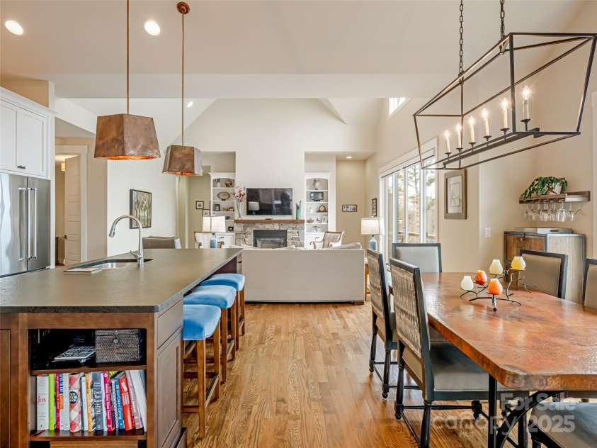 21 Alta Citta Lane, Asheville, NC 28804.  MLS# CAR4241580, YatesRealty ID 9090. 