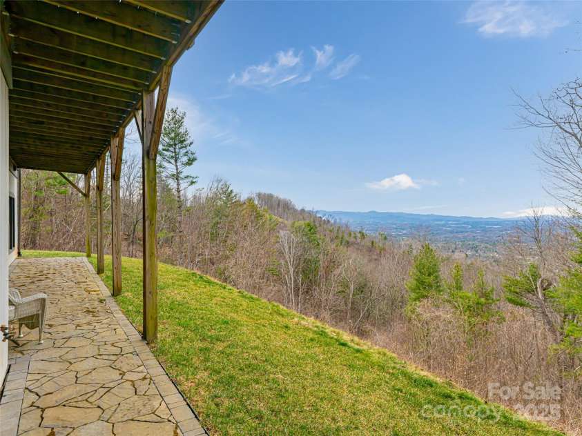 21 Alta Citta Lane, Asheville, NC 28804.  MLS# CAR4241580, YatesRealty ID 9090. 