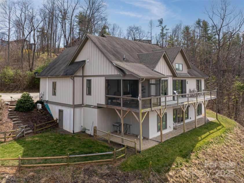21 Alta Citta Lane, Asheville, NC 28804.  MLS# CAR4241580, YatesRealty ID 9090. 