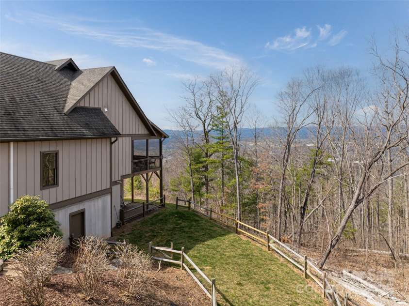 21 Alta Citta Lane, Asheville, NC 28804.  MLS# CAR4241580, YatesRealty ID 9090. 