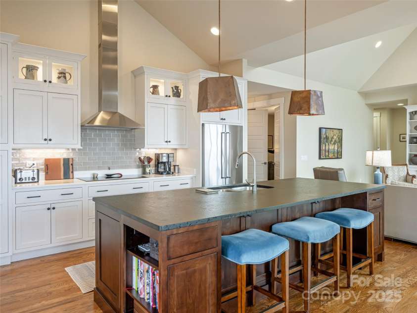 21 Alta Citta Lane, Asheville, NC 28804.  MLS# CAR4241580, YatesRealty ID 9090. Beautiful oversized island will be the gathering spot for family and friends