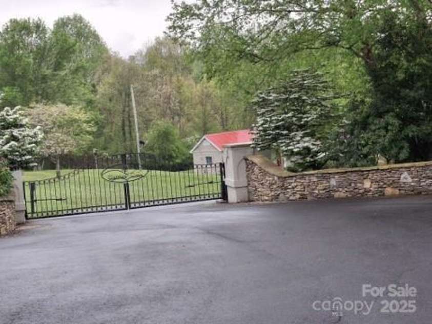 431 Settlers Trail, Mars Hill, NC 28754.  MLS# CAR4250329, YatesRealty ID 9091. Gated community