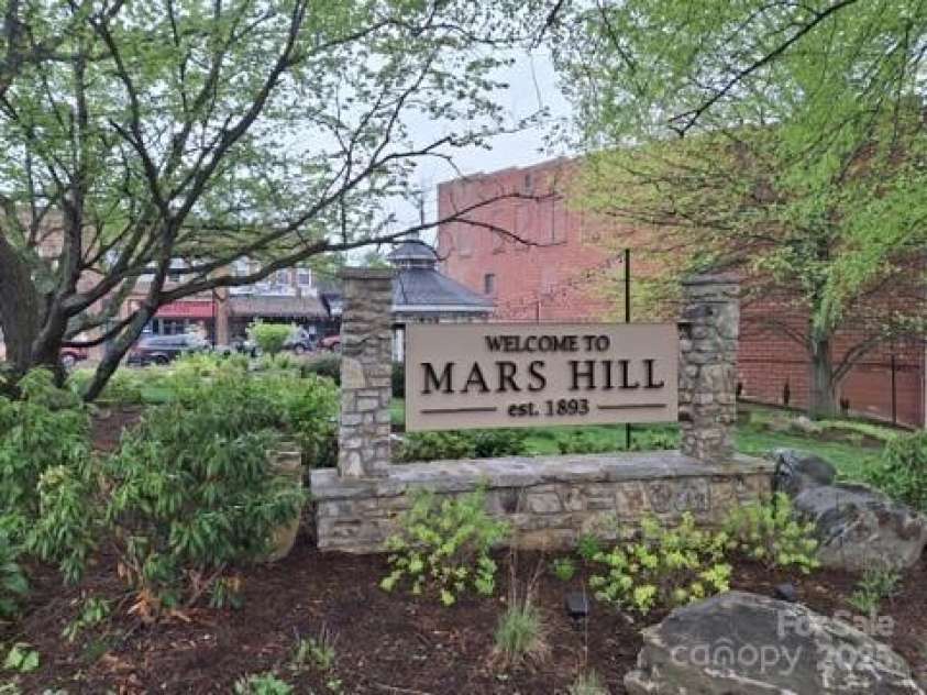 431 Settlers Trail, Mars Hill, NC 28754.  MLS# CAR4250329, YatesRealty ID 9091. Welcome to mars Hill