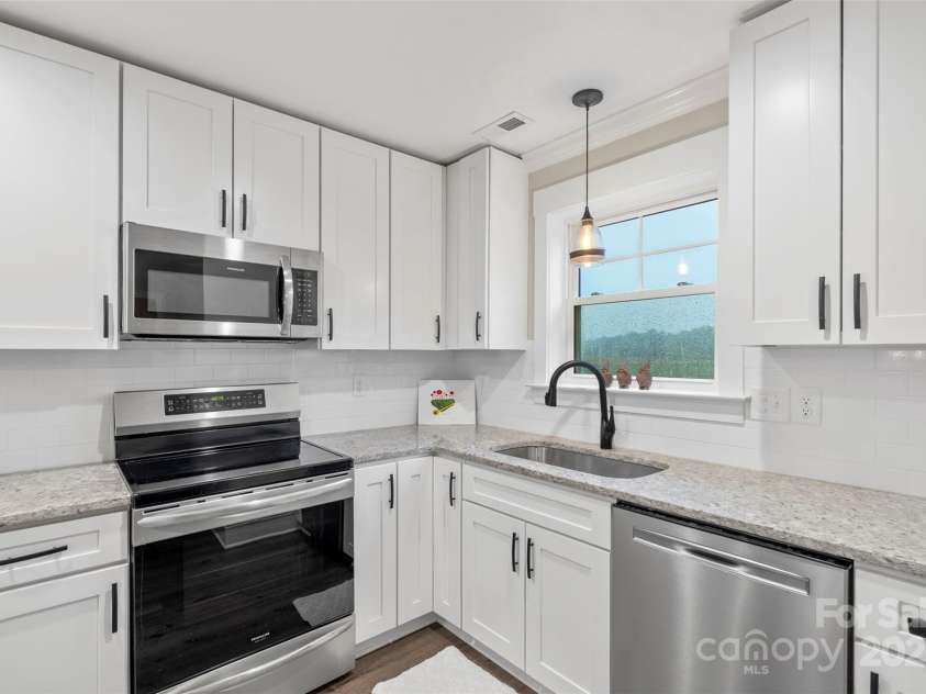 207 Blythe Mill Road, Waxhaw, NC 28173.  MLS# CAR4246156, YatesRealty ID 9092. Apartment